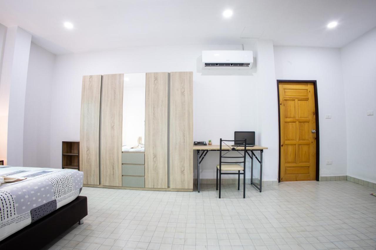 Hotel Grand View Premium à Patong Extérieur photo